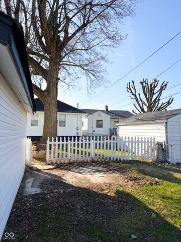 61 N 8th Avenue, Beech Grove, IN 46107