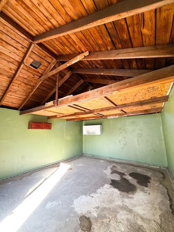 61 N 8th Avenue, Beech Grove, IN 46107