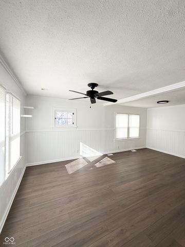 61 N 8th Avenue, Beech Grove, IN 46107