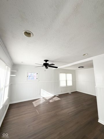 61 N 8th Avenue, Beech Grove, IN 46107