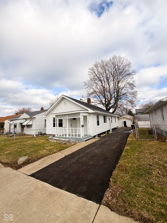 61 N 8th Avenue, Beech Grove, IN 46107