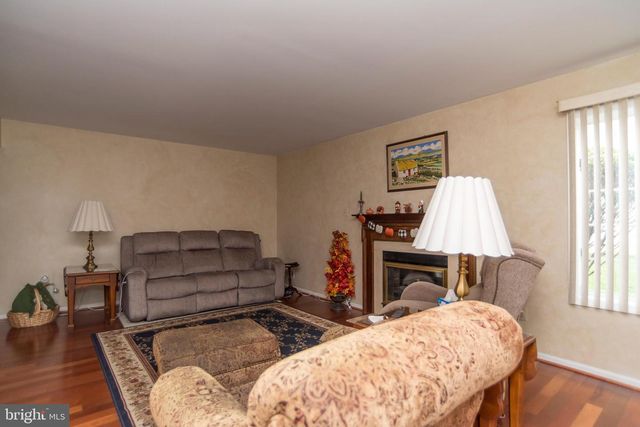 9616 EDEN HALL LN, Philadelphia, PA 19114