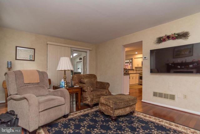 9616 EDEN HALL LN, Philadelphia, PA 19114