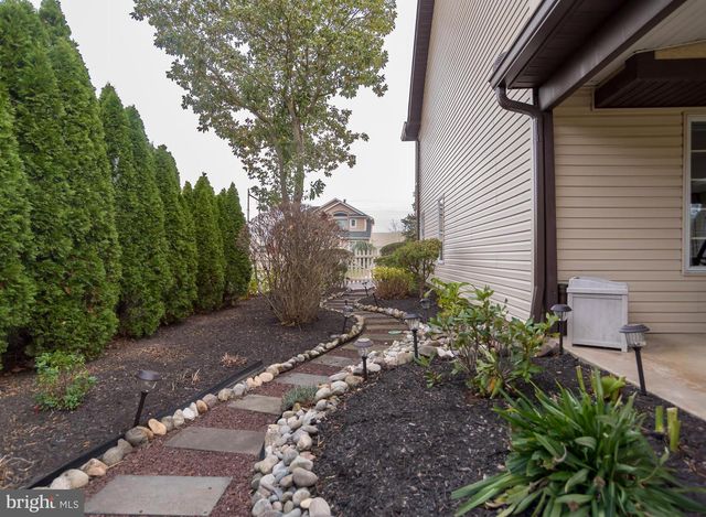 9616 EDEN HALL LN, Philadelphia, PA 19114