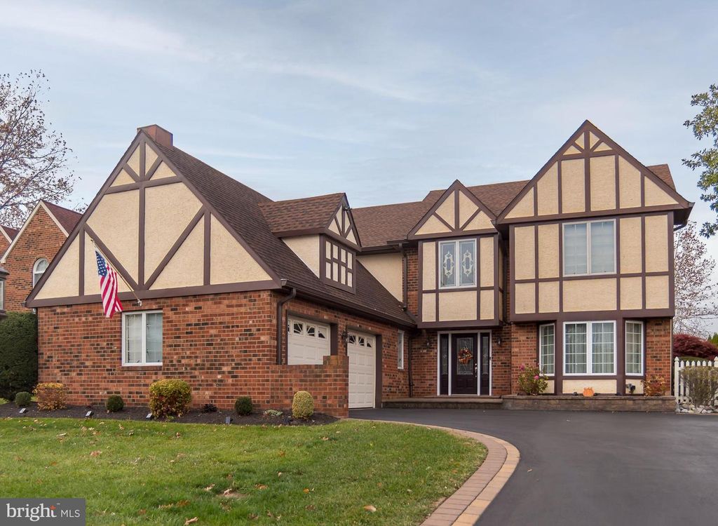 9616 EDEN HALL LN, Philadelphia, PA 19114