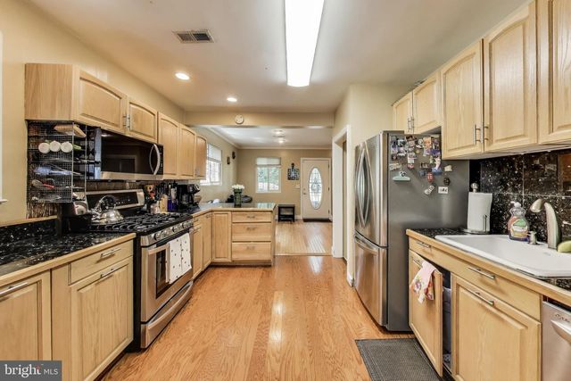 6703 HALLWOOD AVE, Falls Church, VA 22046