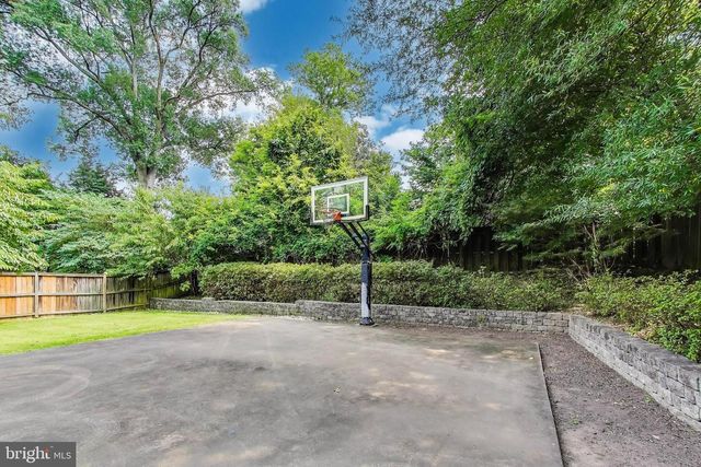 6703 HALLWOOD AVE, Falls Church, VA 22046