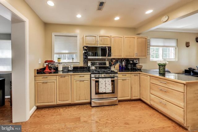 6703 HALLWOOD AVE, Falls Church, VA 22046