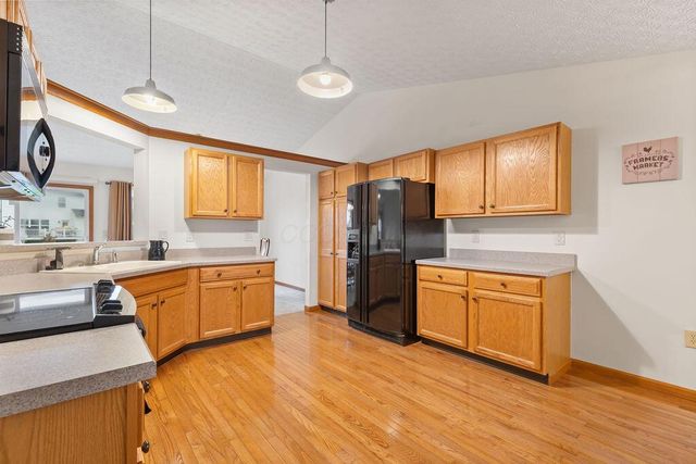 6964 Saint Ninians, Lewis Center, OH 43035