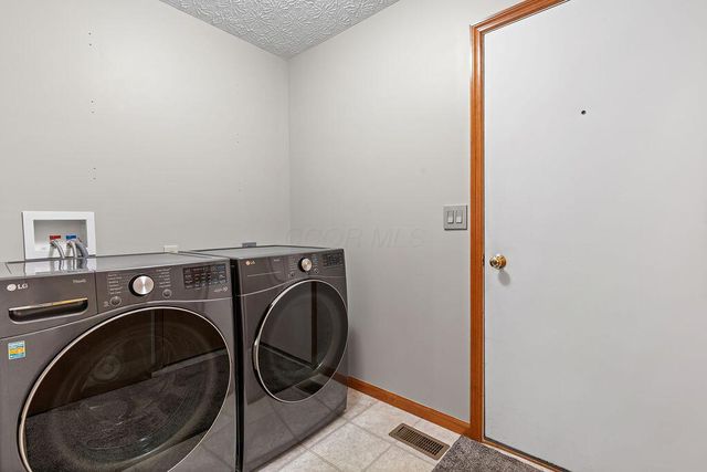 6964 Saint Ninians, Lewis Center, OH 43035