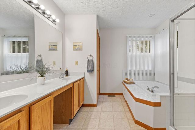 6964 Saint Ninians, Lewis Center, OH 43035