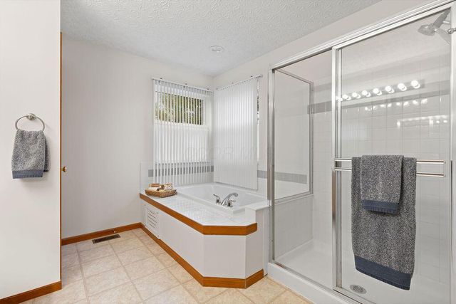 6964 Saint Ninians, Lewis Center, OH 43035