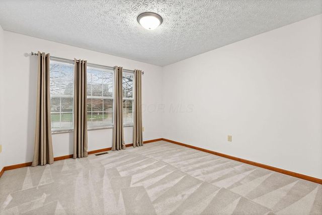 6964 Saint Ninians, Lewis Center, OH 43035