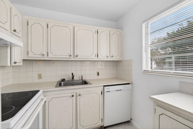 360 Fanshaw I, Boca Raton, FL 33434