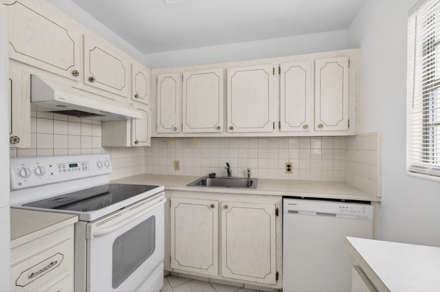 360 Fanshaw I, Boca Raton, FL 33434