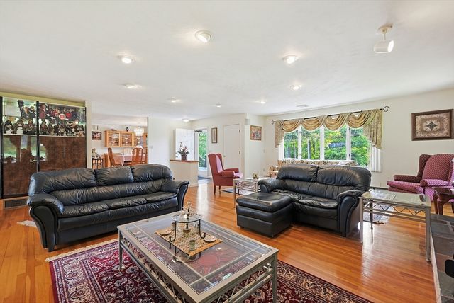 251 Millbury St, Auburn, MA 01501