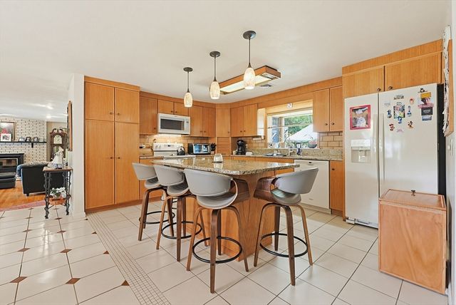 251 Millbury St, Auburn, MA 01501