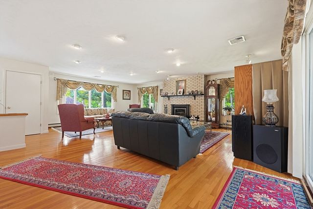 251 Millbury St, Auburn, MA 01501