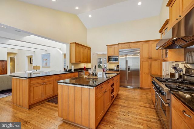 9421 THRUSH LN, Potomac, MD 20854