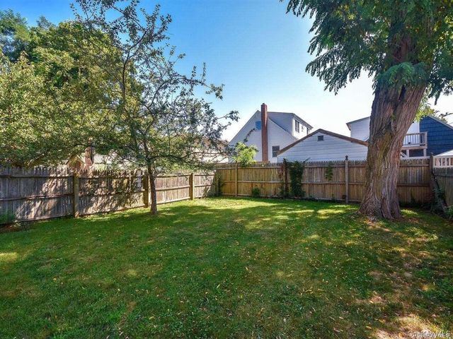 34 Firwood Road B, Port Washington, NY 11050