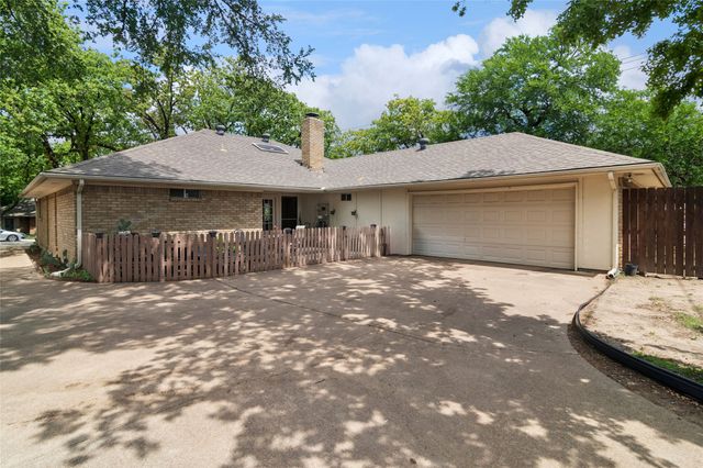 2024 Crooked Creek Lane, Arlington, TX 76006