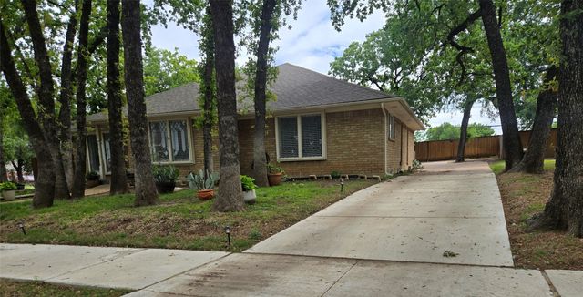 2024 Crooked Creek Lane, Arlington, TX 76006