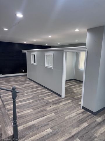 29323 Gratiot Avenue, Roseville, MI 48066