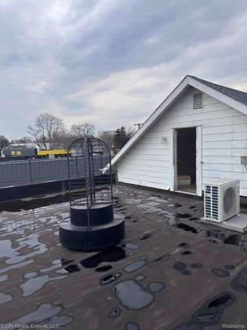 29323 Gratiot Avenue, Roseville, MI 48066