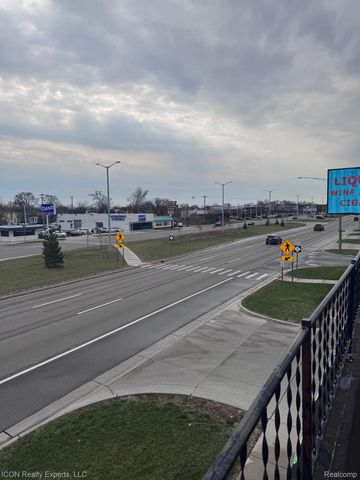 29323 Gratiot Avenue, Roseville, MI 48066