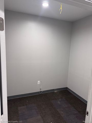 29323 Gratiot Avenue, Roseville, MI 48066