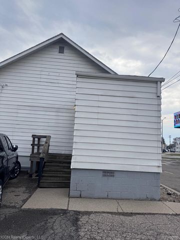 29323 Gratiot Avenue, Roseville, MI 48066