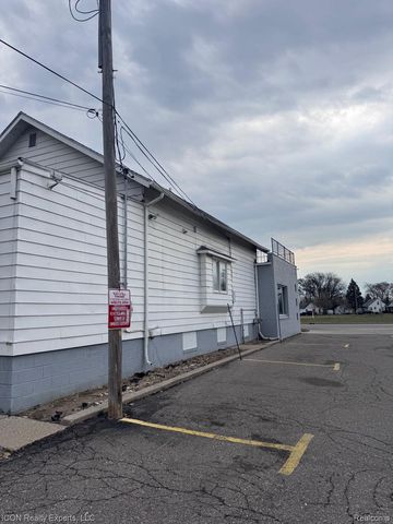 29323 Gratiot Avenue, Roseville, MI 48066