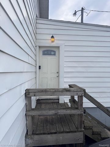29323 Gratiot Avenue, Roseville, MI 48066