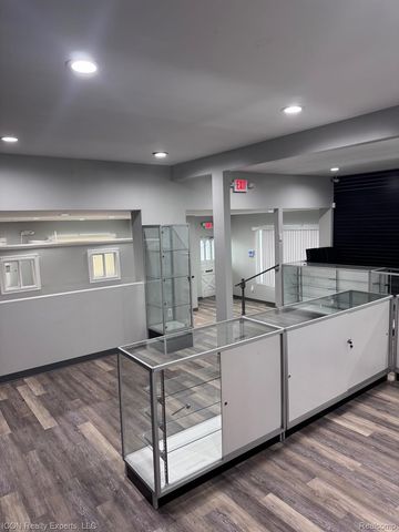 29323 Gratiot Avenue, Roseville, MI 48066