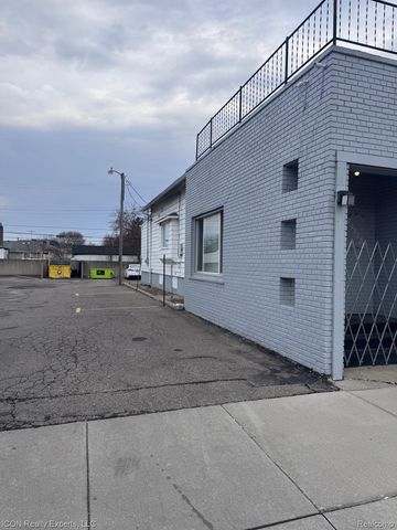 29323 Gratiot Avenue, Roseville, MI 48066