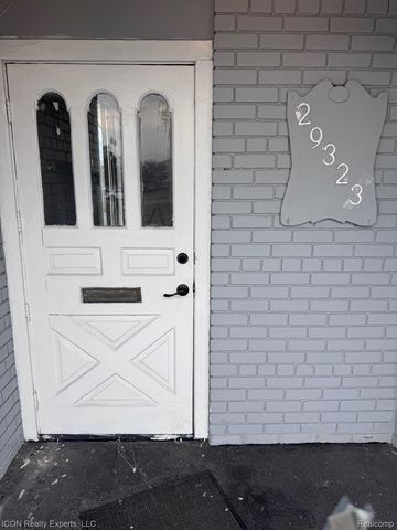 29323 Gratiot Avenue, Roseville, MI 48066