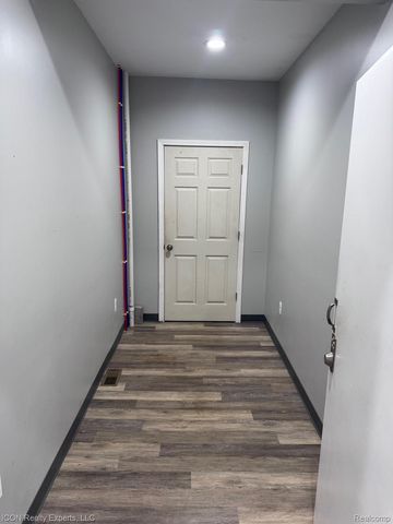 29323 Gratiot Avenue, Roseville, MI 48066