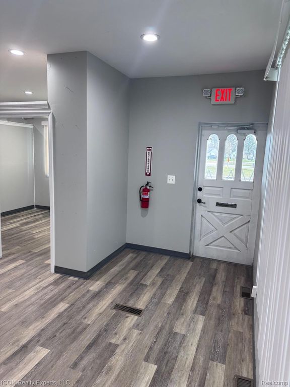29323 Gratiot Avenue, Roseville, MI 48066