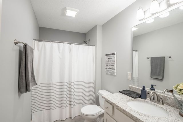 609 NE Maple Street, Elkhart, IA 50073