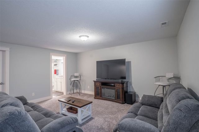 609 NE Maple Street, Elkhart, IA 50073