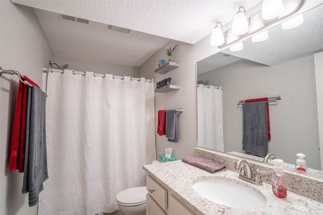 609 NE Maple Street, Elkhart, IA 50073