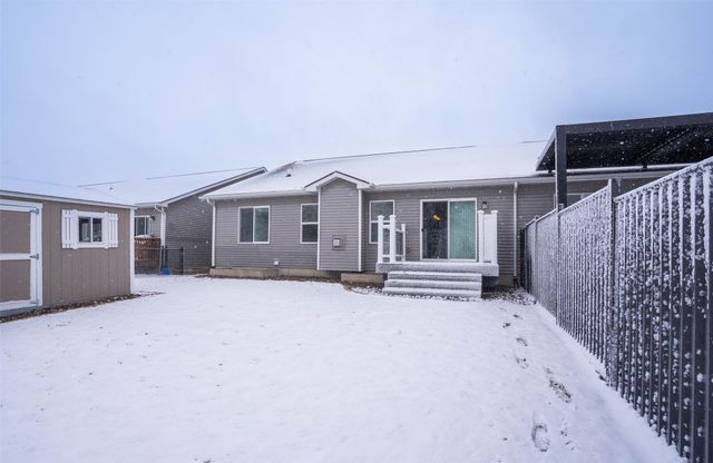 609 NE Maple Street, Elkhart, IA 50073