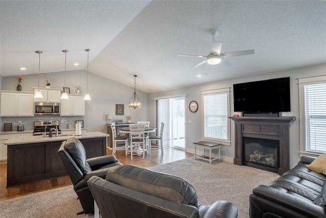 609 NE Maple Street, Elkhart, IA 50073