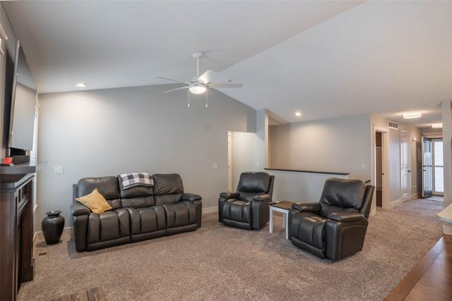 609 NE Maple Street, Elkhart, IA 50073