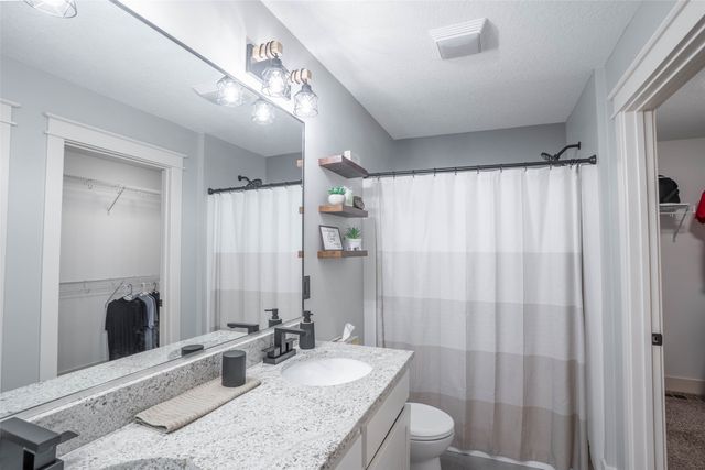 609 NE Maple Street, Elkhart, IA 50073