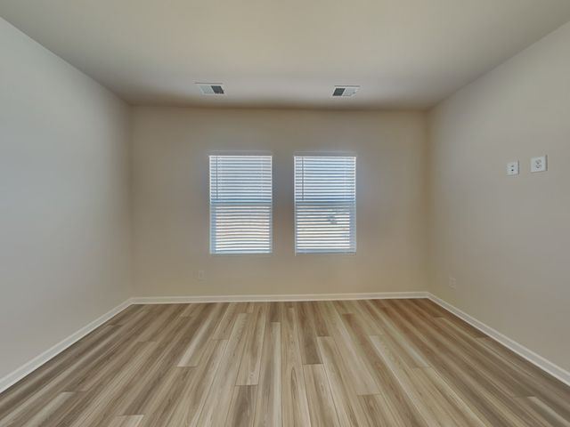 563 Cedar Brook Dr, White House, TN 37188