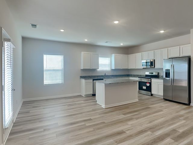 563 Cedar Brook Dr, White House, TN 37188