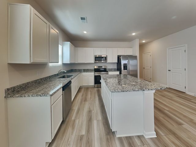 563 Cedar Brook Dr, White House, TN 37188