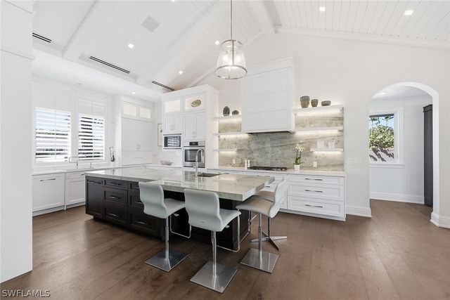 1438 Murex DR, Naples, FL 34102