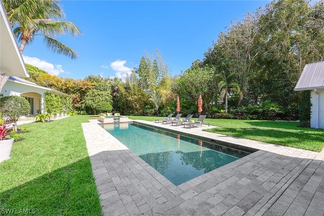 1438 Murex DR, Naples, FL 34102